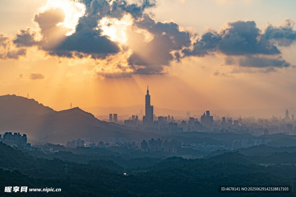 城市日出美景