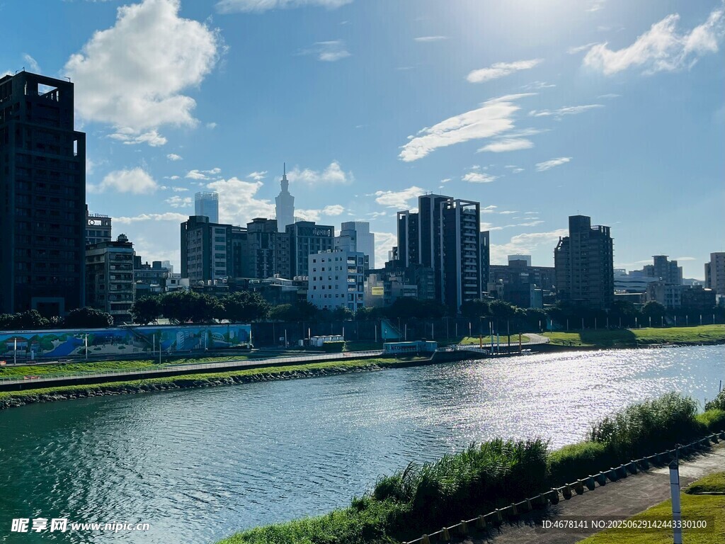 河畔城市风光美景
