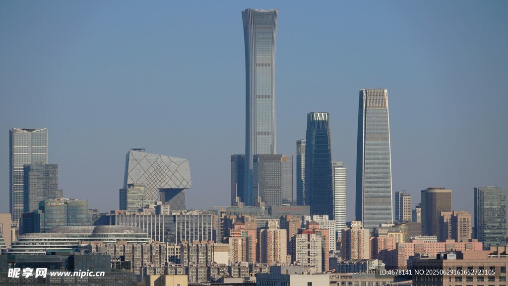 城市天际线中的摩天大楼
