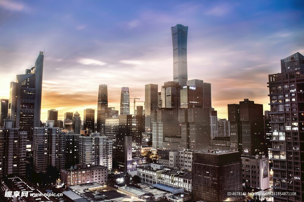 都市天际线夕阳下的繁华