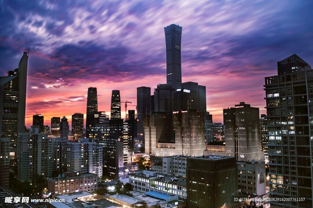 城市黄昏天际线壮丽景观