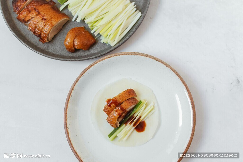 烤鸭 配菜 黄瓜 葱丝 面饼 