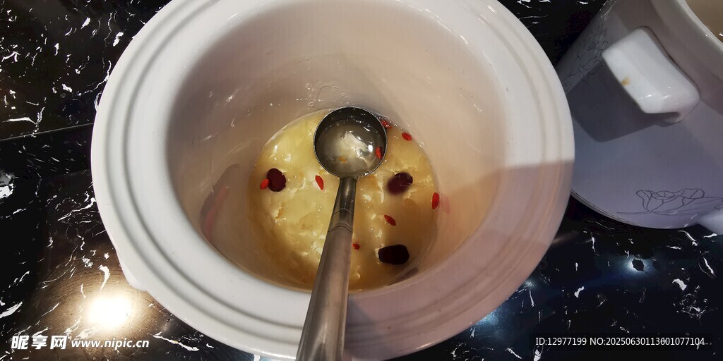 银耳莲子粥