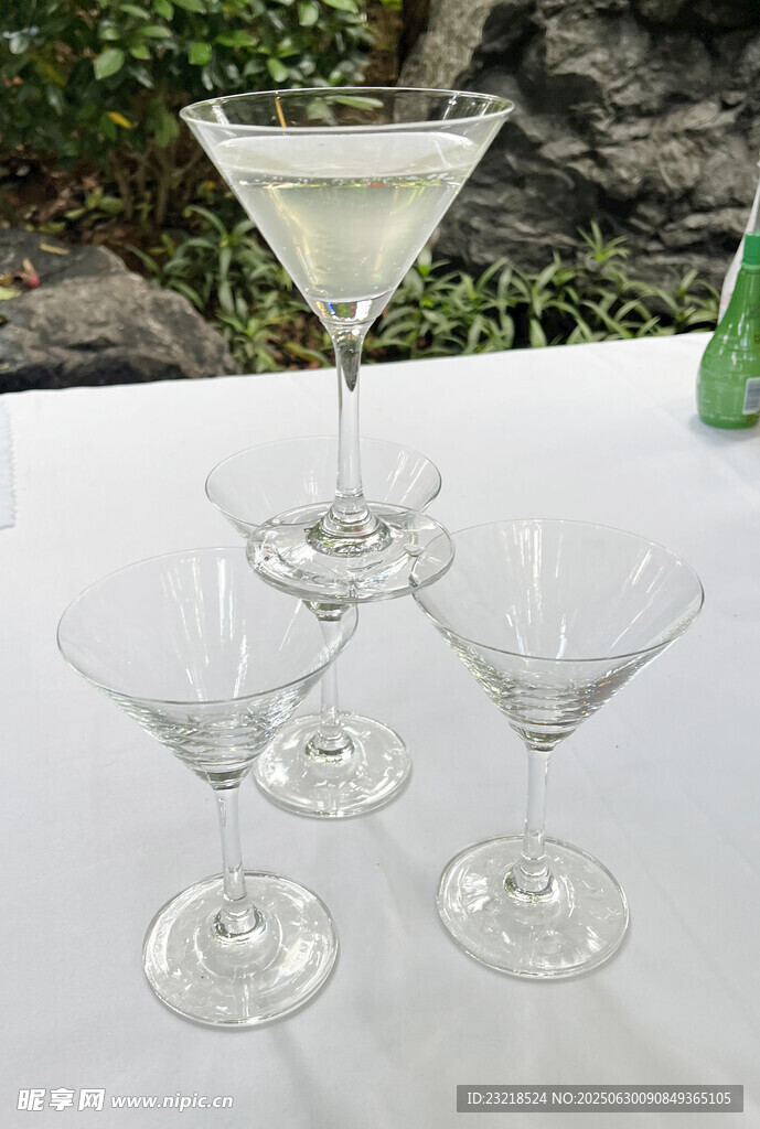 鸡尾酒杯