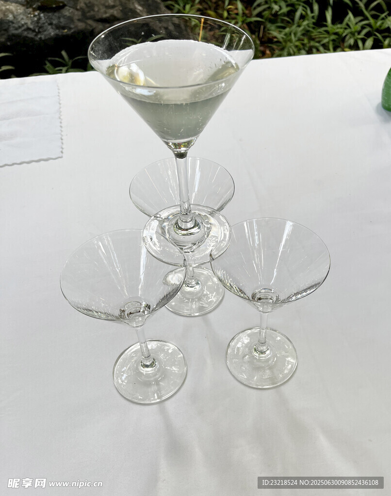 鸡尾酒杯