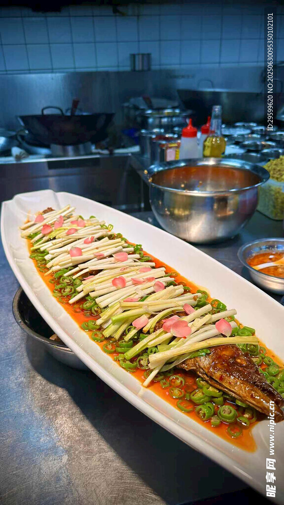 美味凉拌肉片摆放大盘