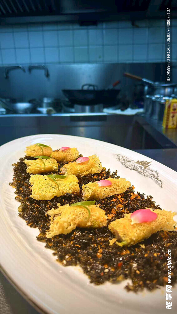 美味创意菜肴摆盘中