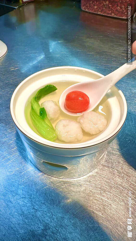 美味汤品配丸子