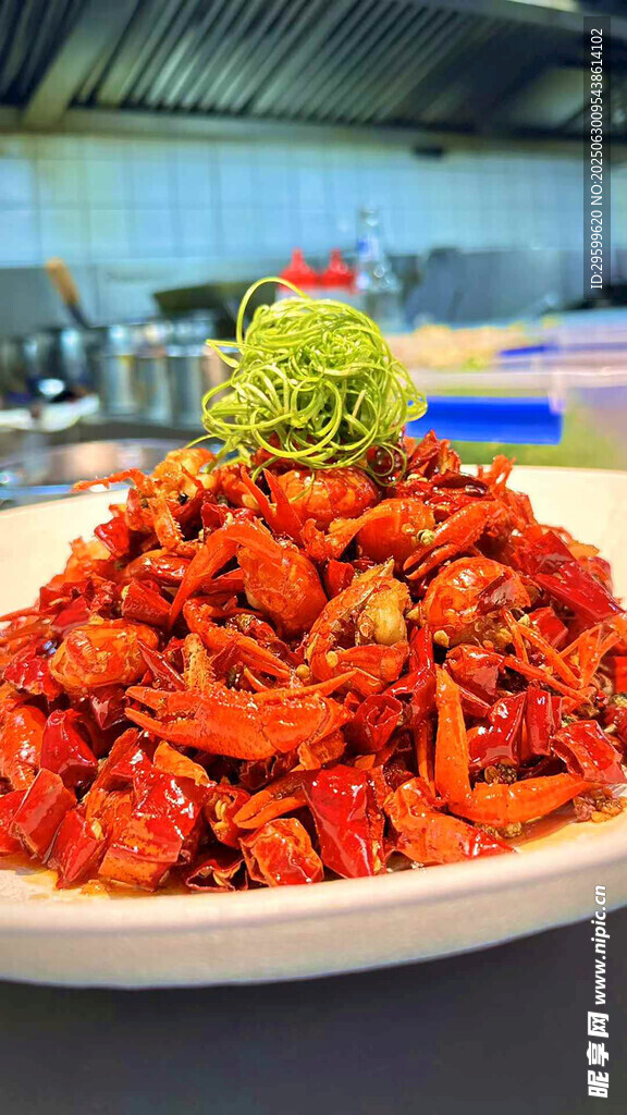 美味诱人的一盘香辣小龙虾