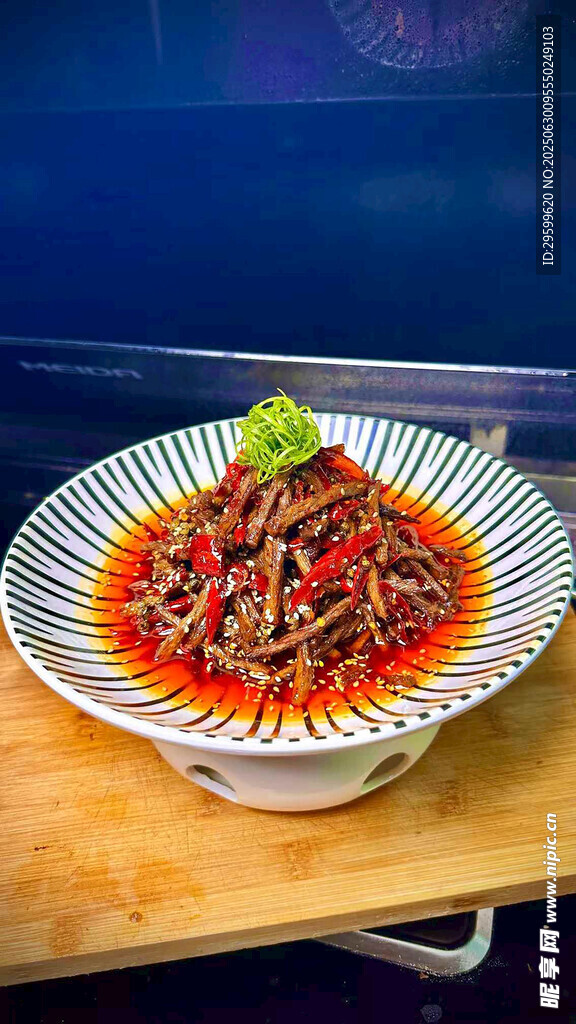 香辣可口的美味凉拌牛肉
