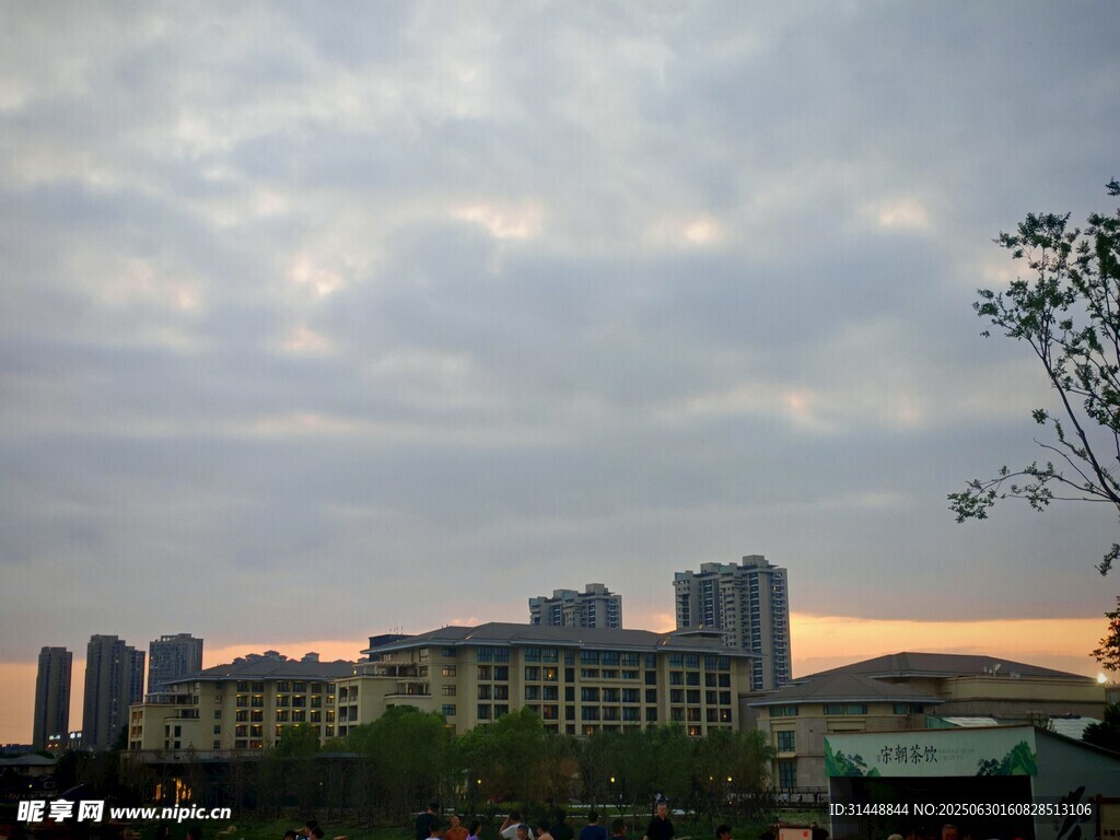 城市黄昏天际线景观