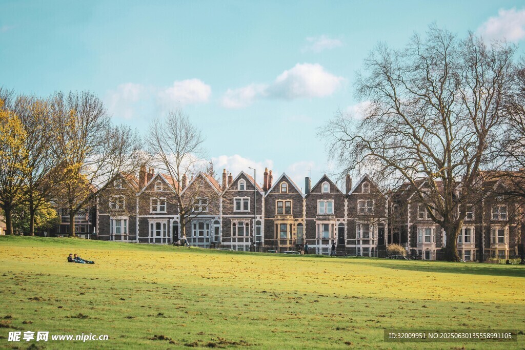 英式校园风光草地与建筑