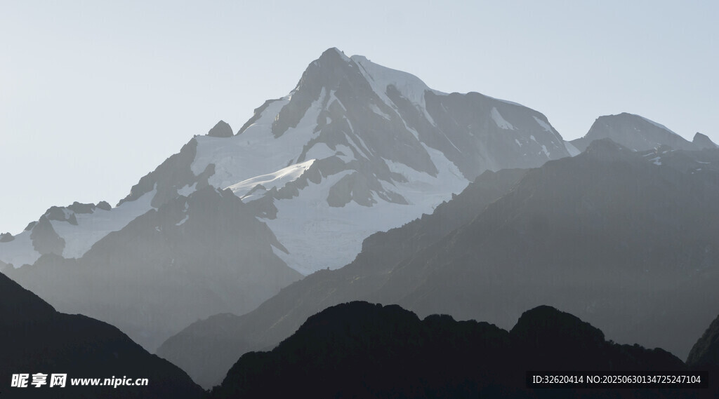 壮丽雪山景观