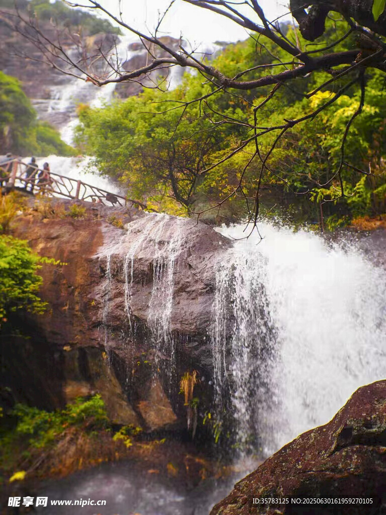白水寨山间瀑布美景