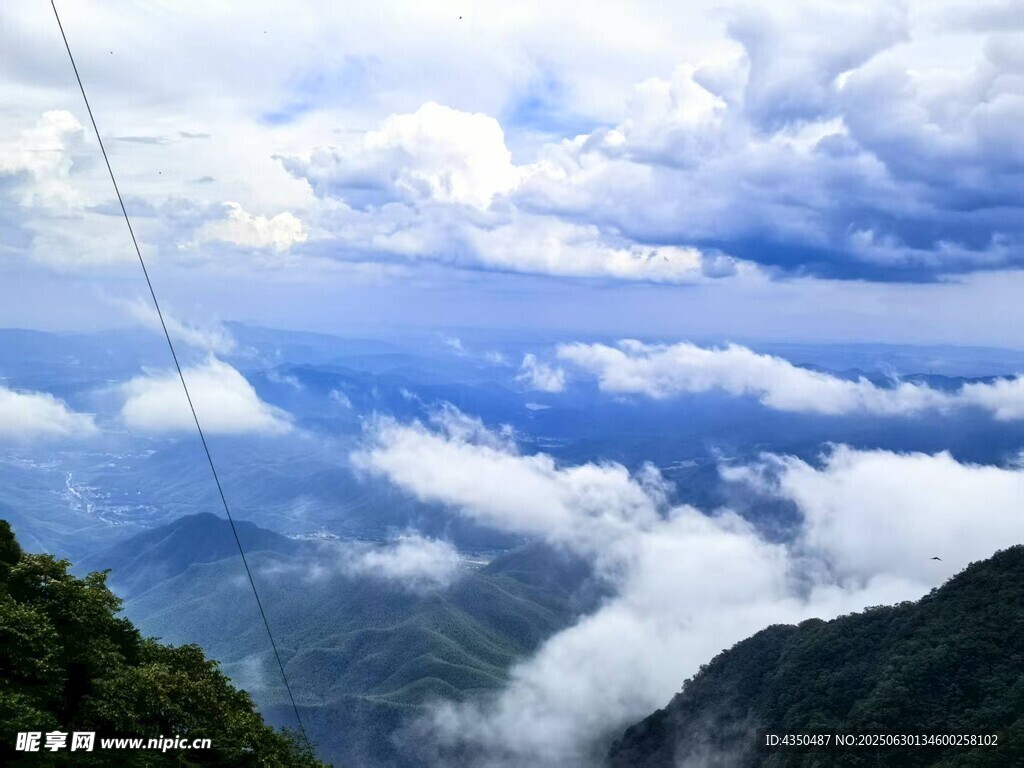 高山云海壮丽景观