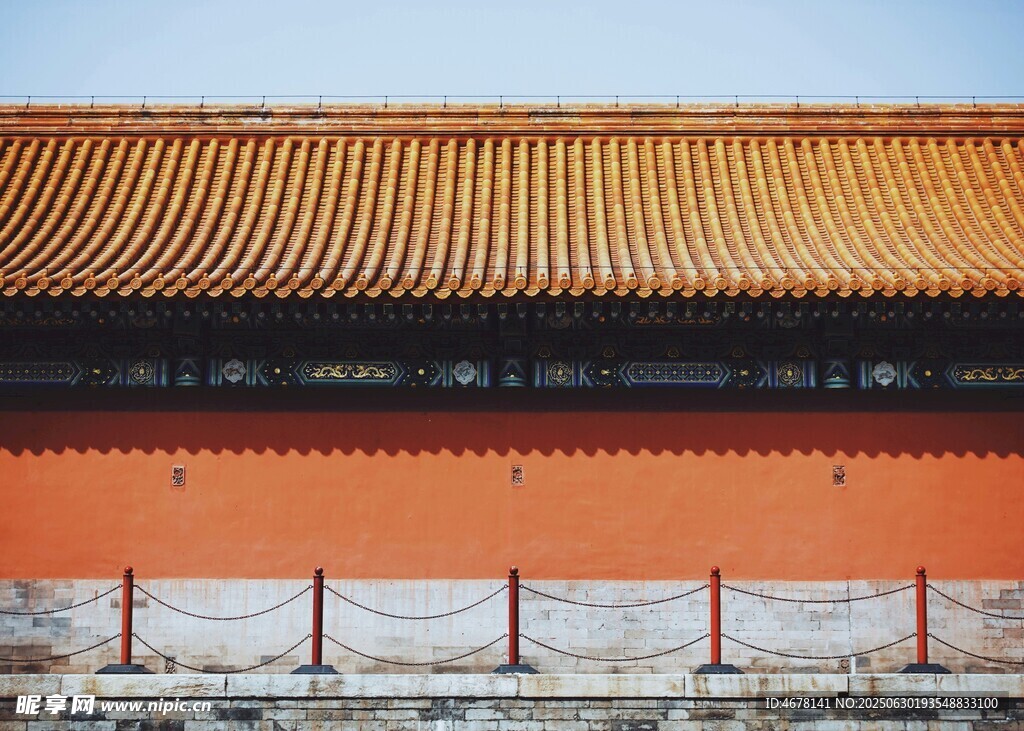 故宫红墙黄瓦建筑一角