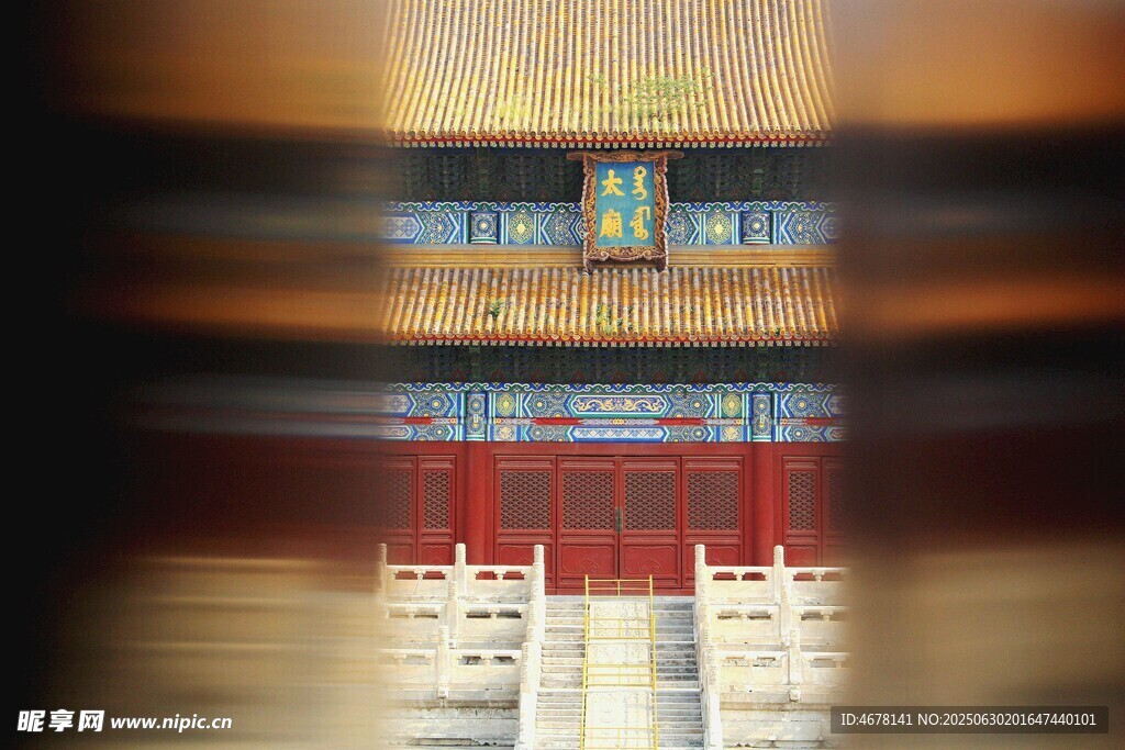 透过窗棂看中式古建筑