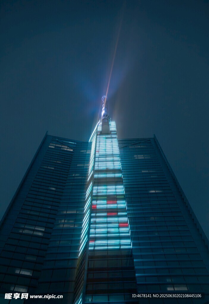 夜幕下的璀璨摩天大楼