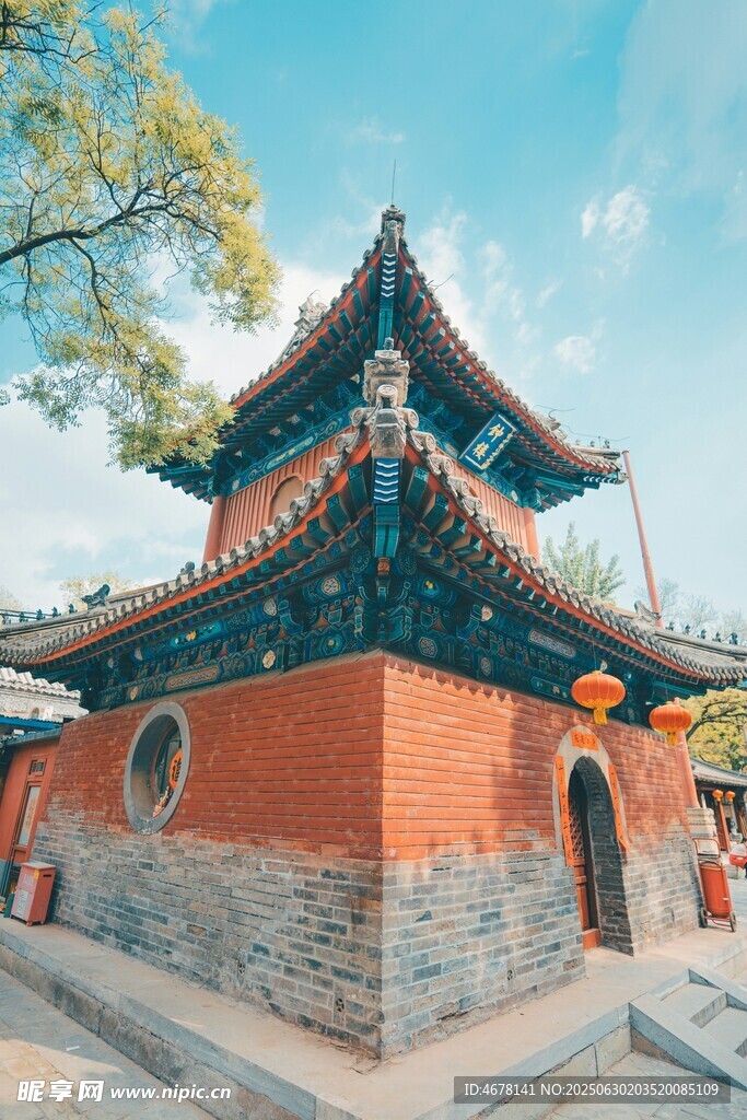 中式古建筑庙宇一角