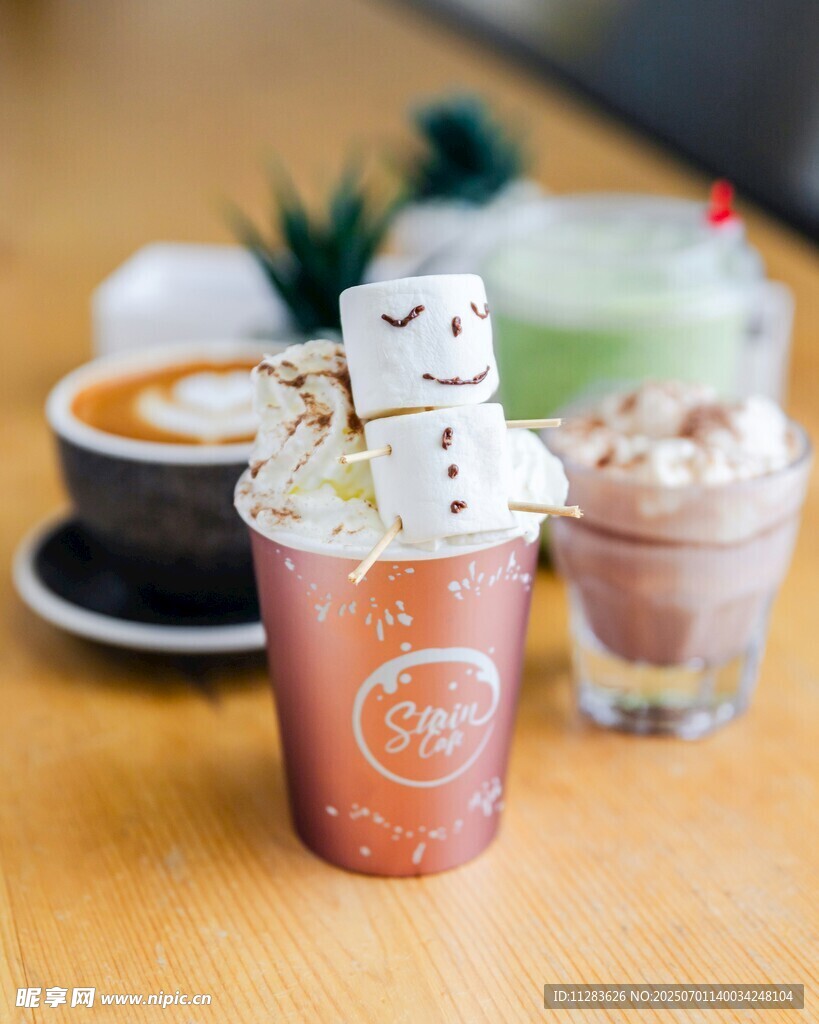 雪人造型的创意咖啡饮品