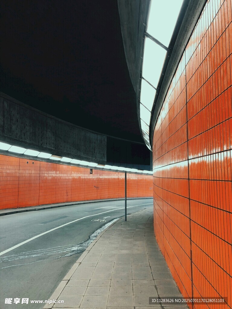 橙墙公路隧道独特景观