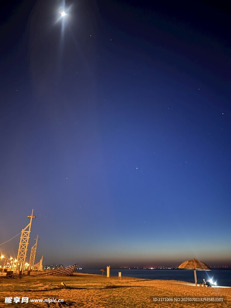 夜空下的海边