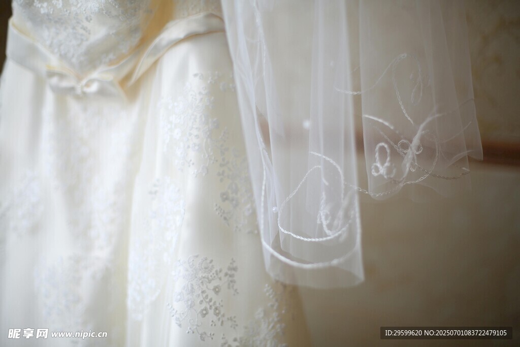 优雅白色婚纱细节特写