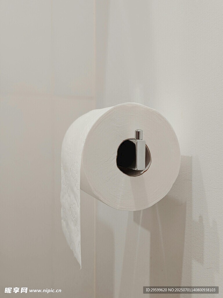 一卷白色卫生纸特写