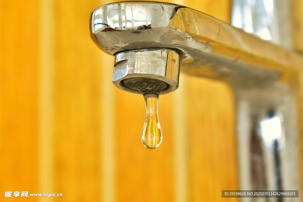 水龙头滴水