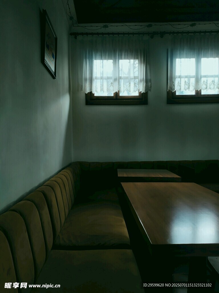 复古风格室内沙发桌椅场景