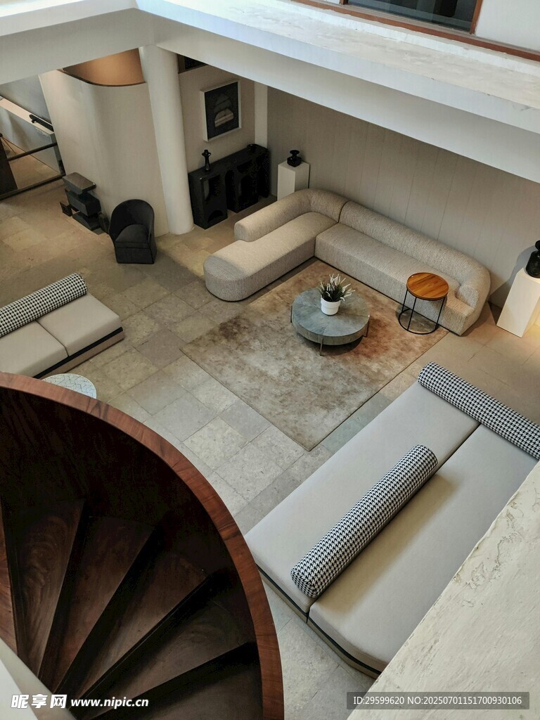 现代风室内旋转楼梯空间