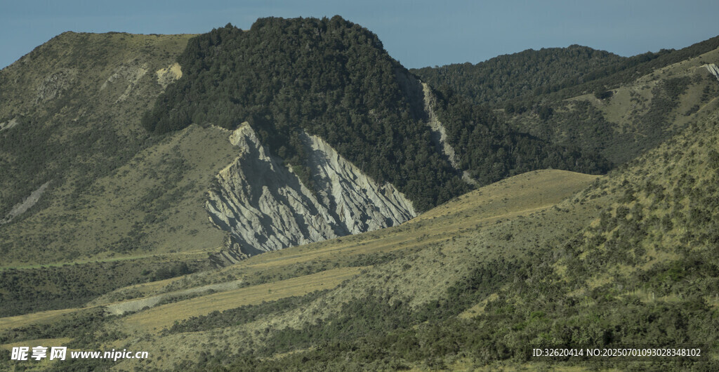 壮丽山峦景观