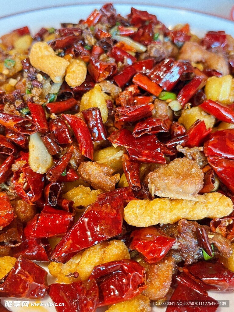 香辣过瘾的特色炒鸡杂