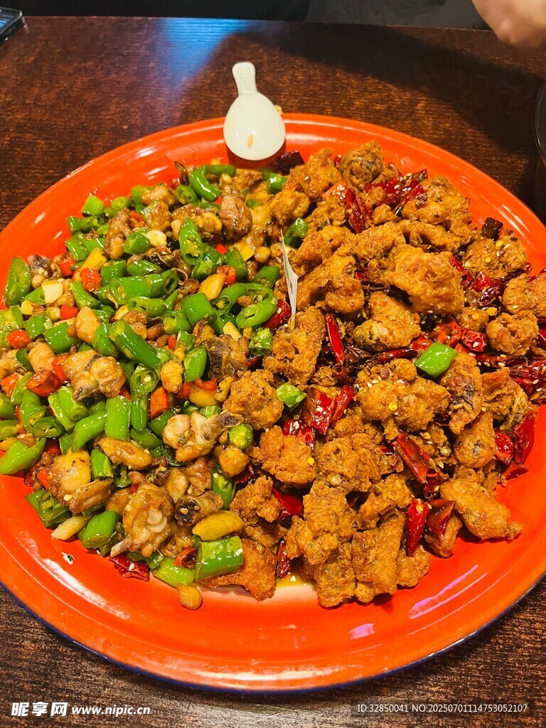 尖椒炒肉美味诱人