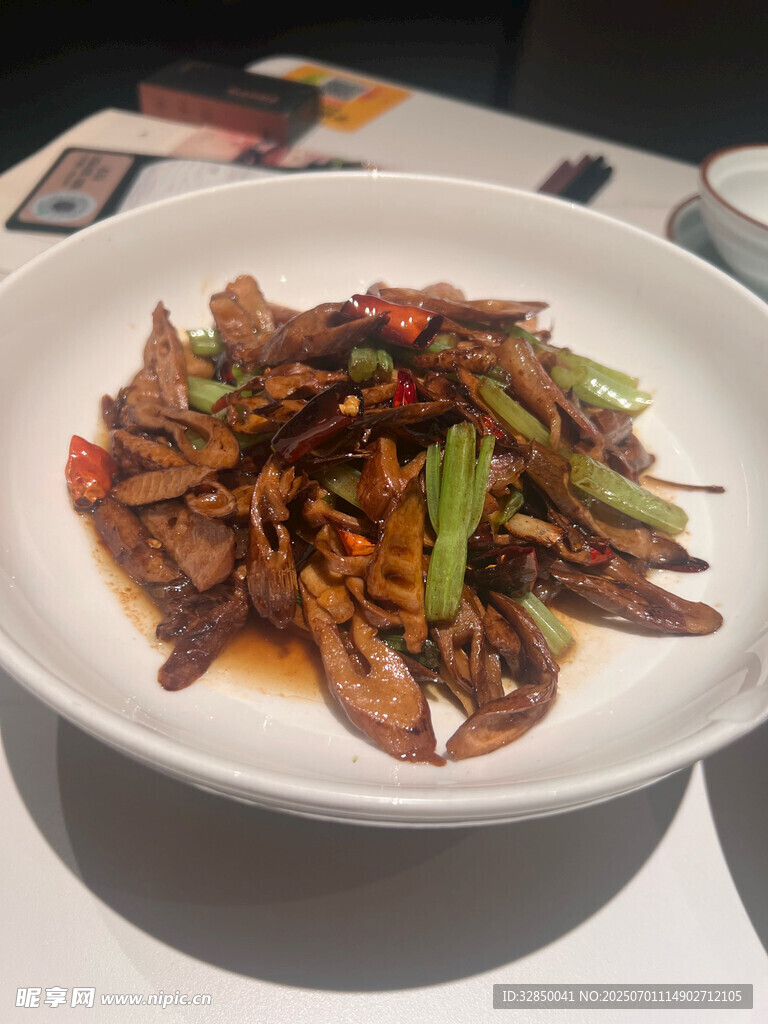 香辣美味的爆炒鱿鱼须