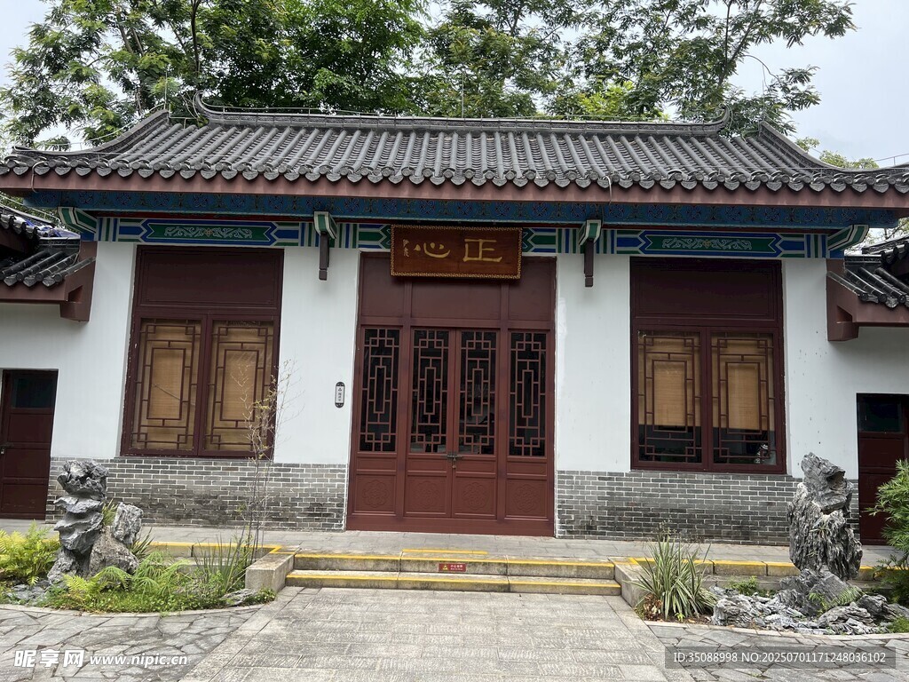 中式传统民居古朴外观
