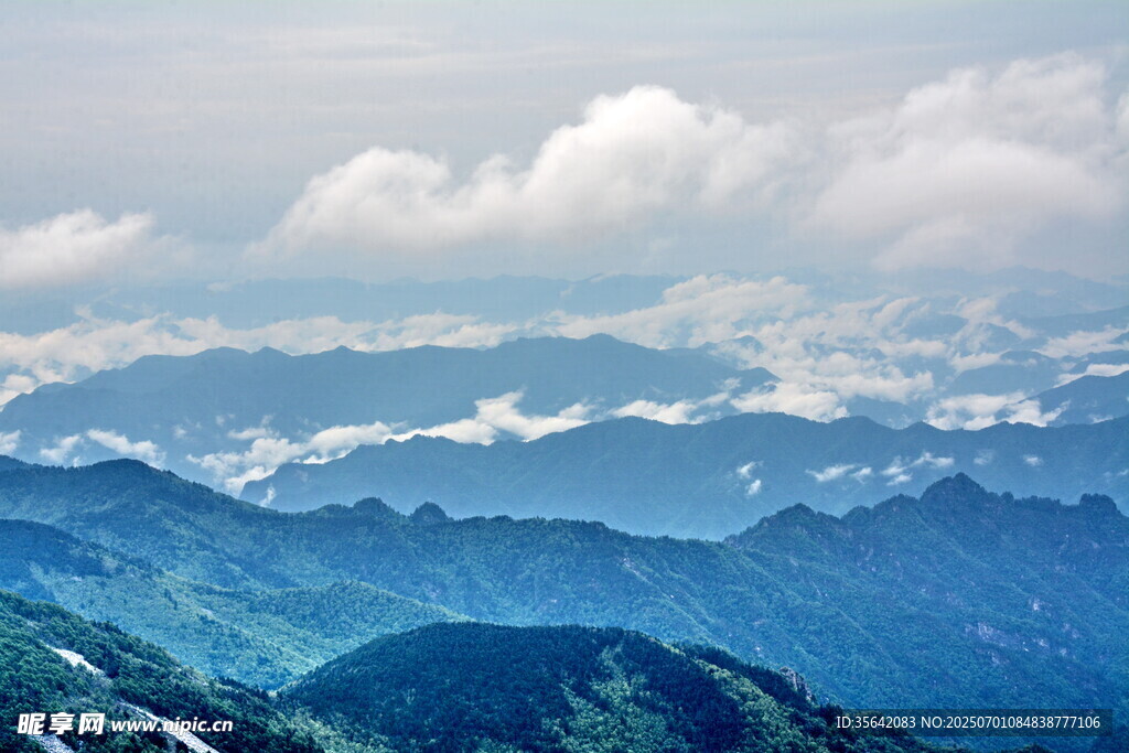 壮丽山峦云海景观
