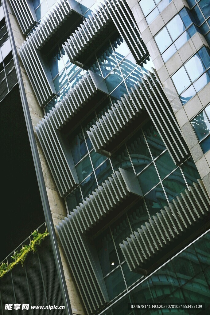 现代风格多层建筑外观