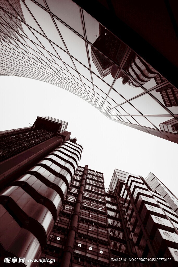 仰视城市高楼建筑景观