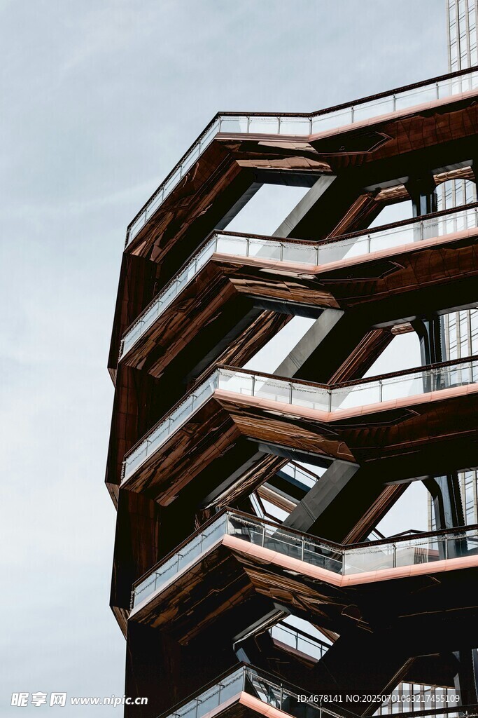 独特结构的多层建筑外观