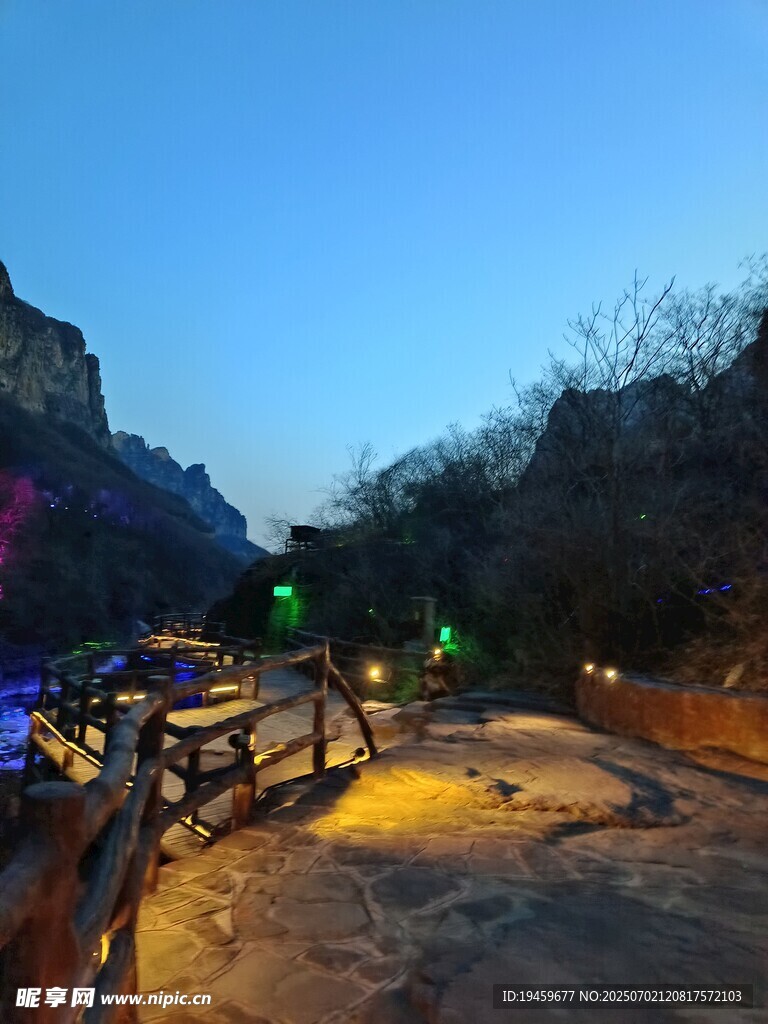 山间夜景灯光秀