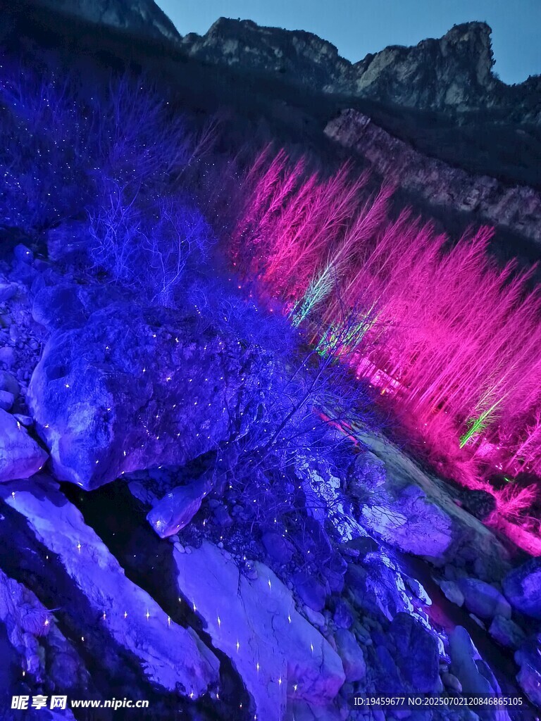 梦幻色彩的岩石景观