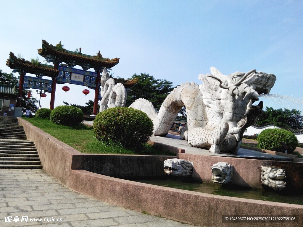 中式园林景观中的石雕景致