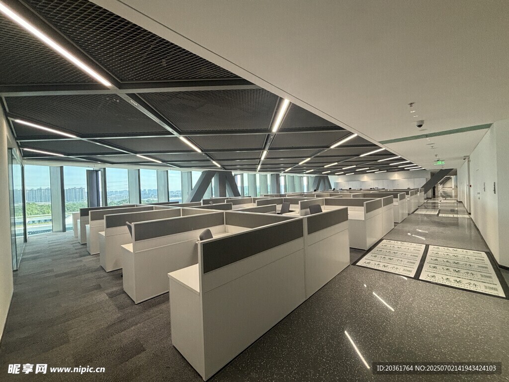 现代开放式办公空间场景