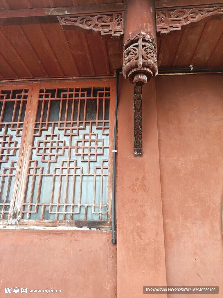 中式古建筑的雕花与窗棂
