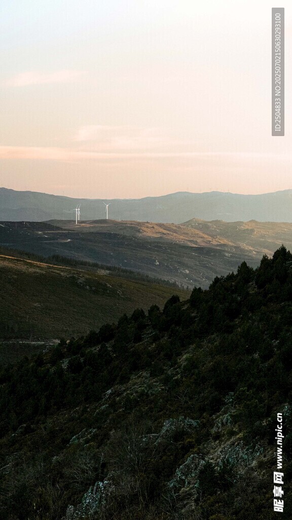 山间暮色风景