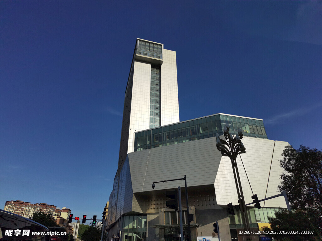 现代风格高楼建筑外观