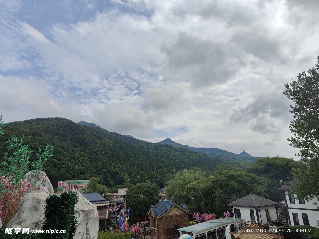 山间村落景致