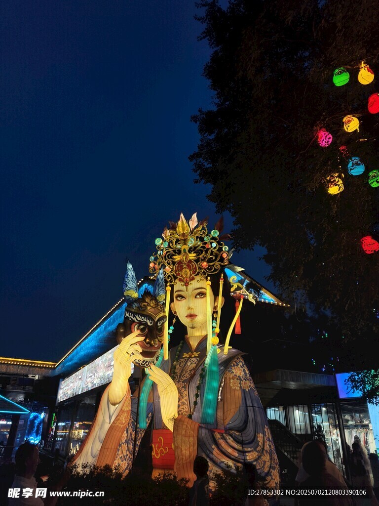 古装女子夜景造型展示