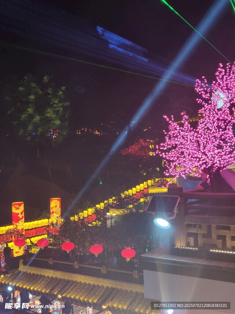 夜赏繁花与古建灯光秀